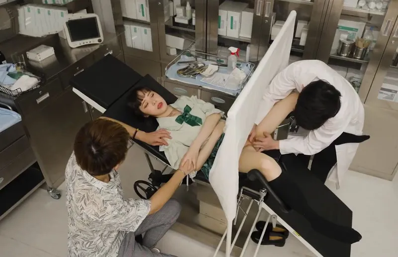 ông chồng dẫn vợ yêu đi khám phụ khoa gặp phải bác sĩ nam biến thái